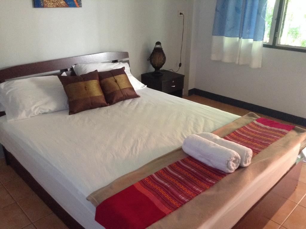 Hi Guesthouse Airport Čiang Mai Pokoj fotografie