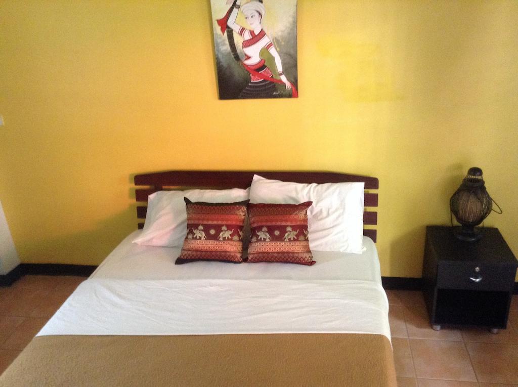 Hi Guesthouse Airport Čiang Mai Pokoj fotografie